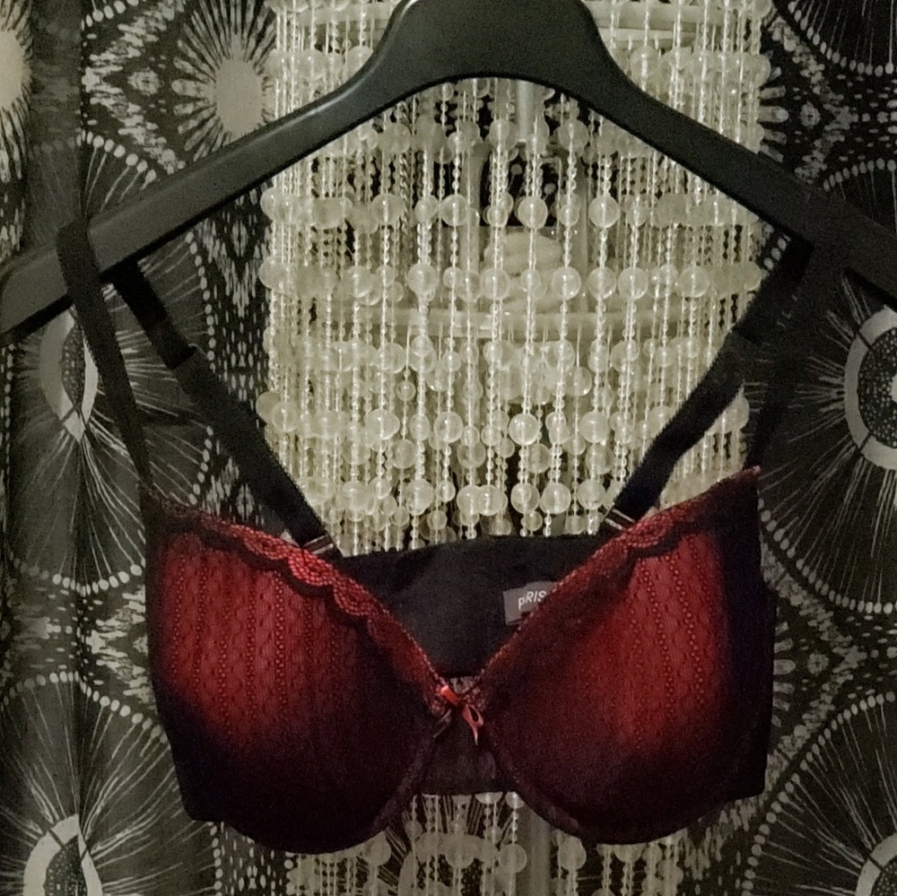 Parisa f'e Red bra with black lace overlay